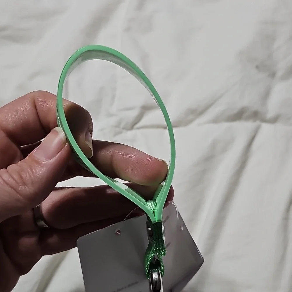 Lululemon Nwts SILICONE Keychain!! CTRL/WHT!! Beautiful!